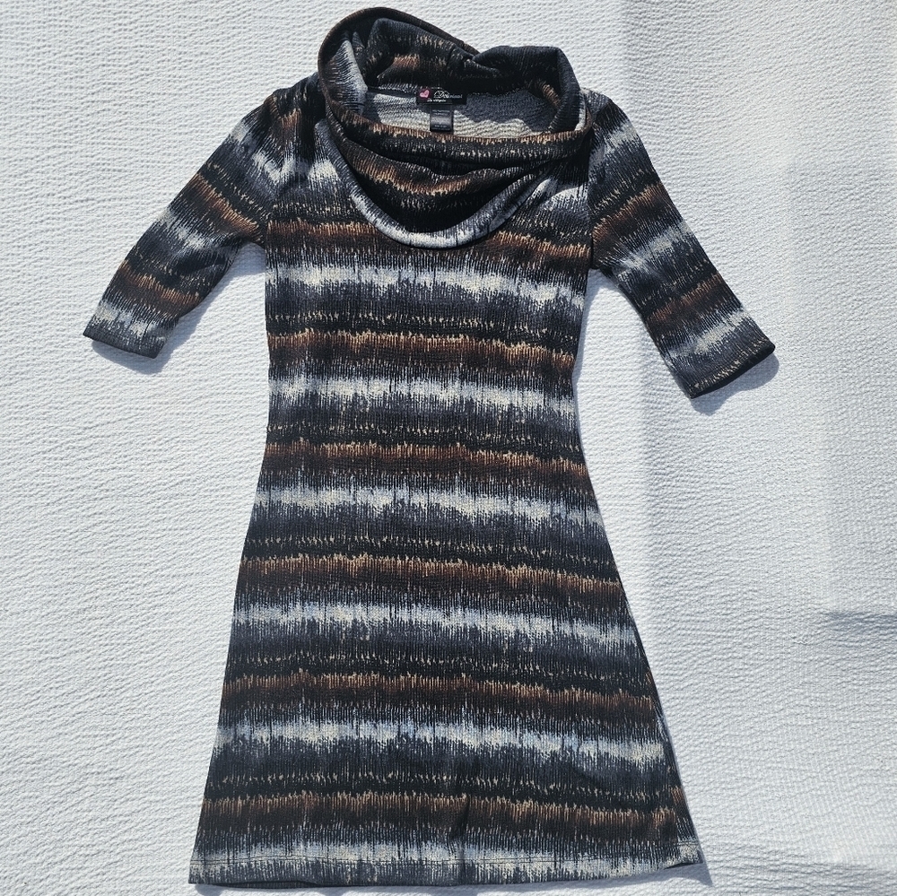 Love Delirious Los Angeles Dress size Small Scoup Turtle Neck multi color